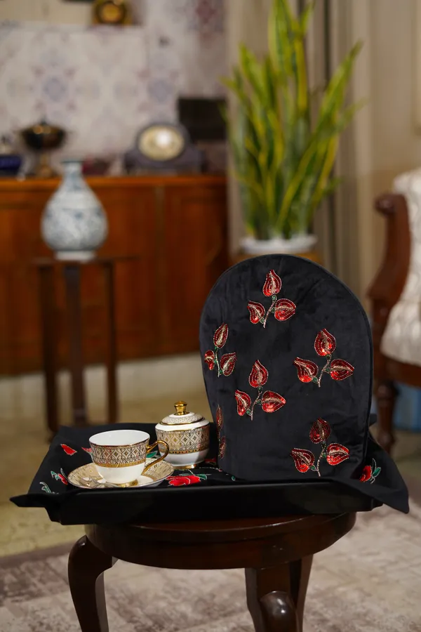 Tulip_Vintage_Vibe_Black_And_Red_Velvet_Tea_Cozy_And_Mat_Set