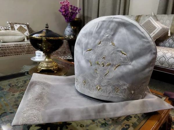 Sartaj_Grey_Velvet_Tea_Cozy_And_Mat_Set