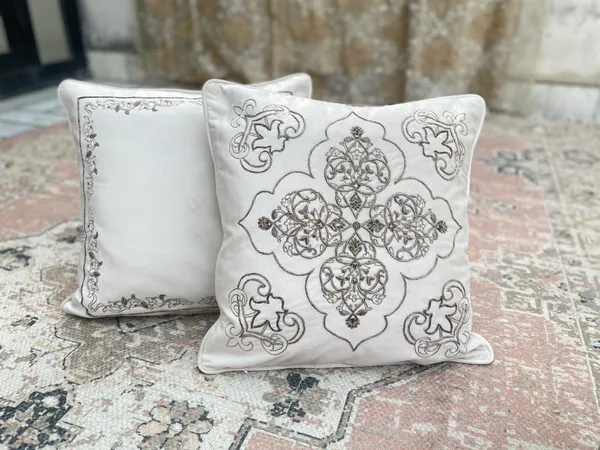 JahangirTaupe_White_Cushion_Cover_Size_18X18_Inches