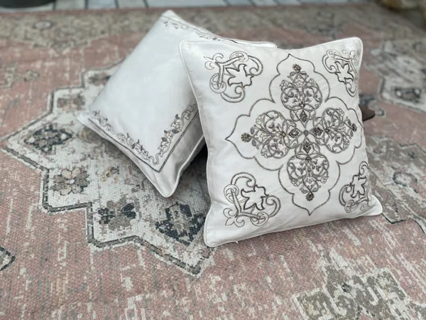 JahangirTaupe_White_Cushion_Cover_Size_18X18_Inches
