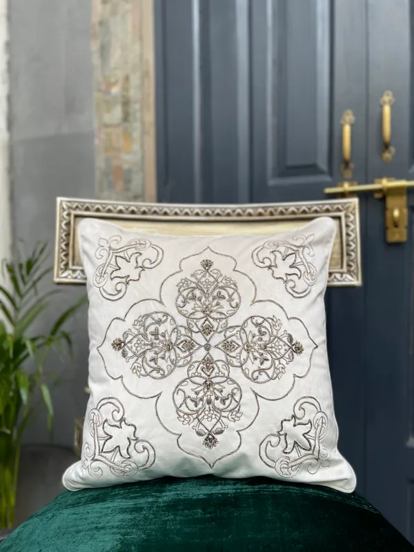 JahangirTaupe_White_Cushion_Cover_Size_18X18_Inches