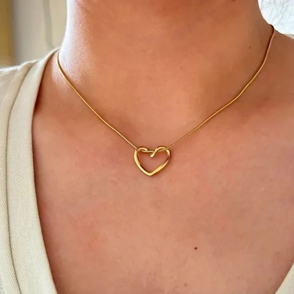 Gold_Brass_Hollow_Heart_Pendant_Necklace_For_Women
