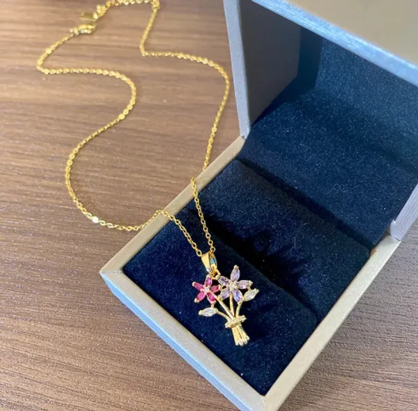 Gold_Brass_Bow_Pendant_Necklace_For_Women