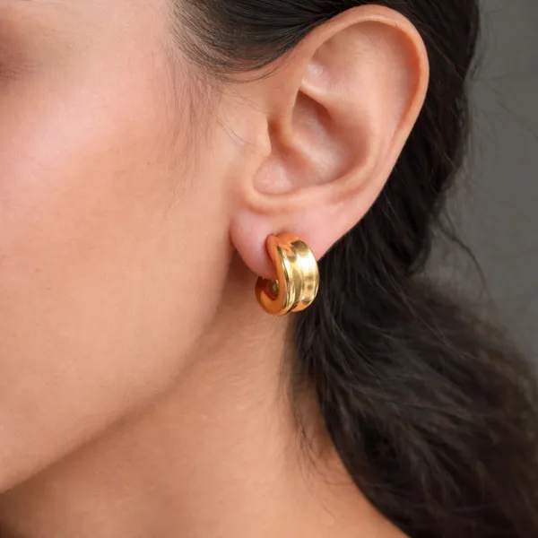 Gold_Curve_Earrings