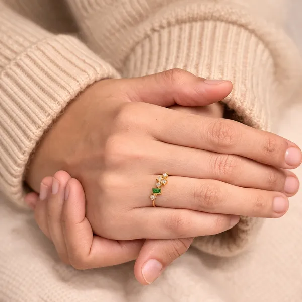 Vivid_Emerald_Ring