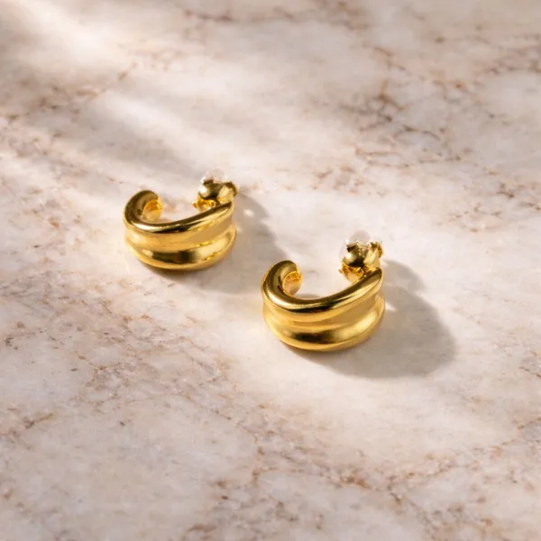 Gold_Curve_Earrings