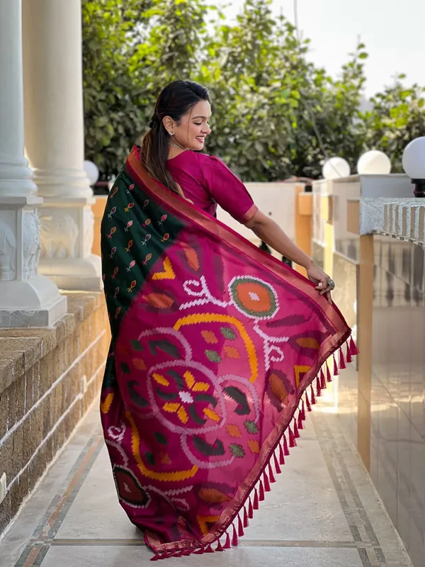 Black_Color_Soft_Silk_Ikkat_Patola_Weaving_Designer_Saree_(Product_Code:-120011)