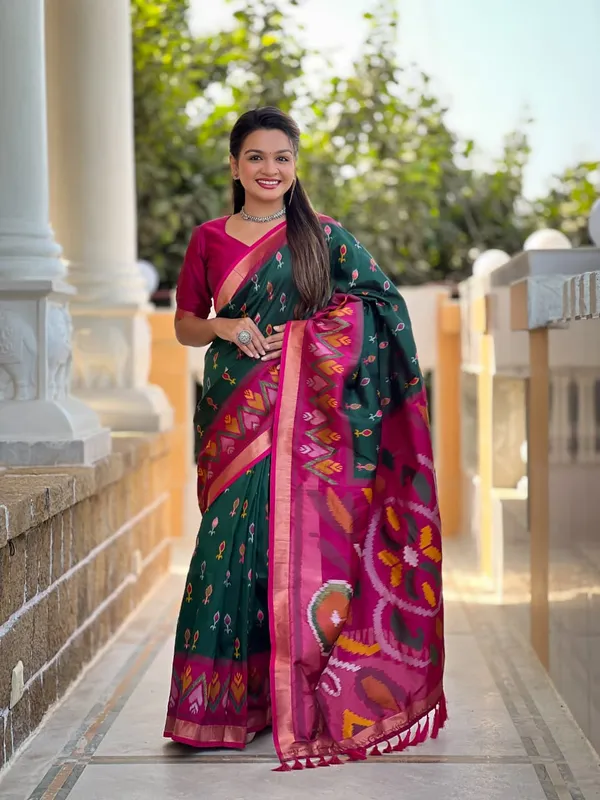 Black_Color_Soft_Silk_Ikkat_Patola_Weaving_Designer_Saree_(Product_Code:-120011)