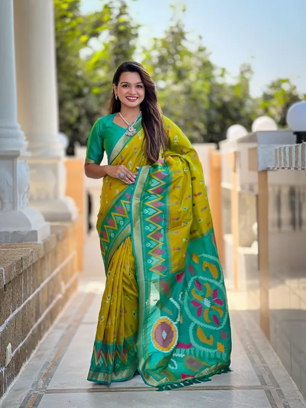 Mustard_yellow_Color_Soft_Silk_Ikkat_Patola_Weaving_Designer_Saree_(Product_Code:-120008)