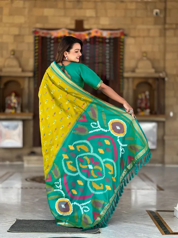 Mustard_yellow_Color_Soft_Silk_Ikkat_Patola_Weaving_Designer_Saree_(Product_Code:-120008)