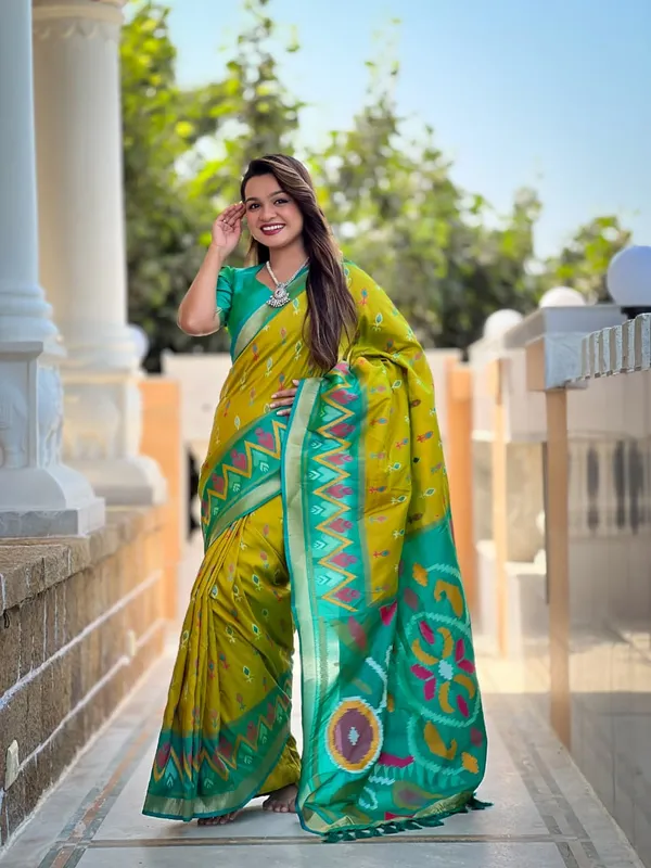 Mustard_yellow_Color_Soft_Silk_Ikkat_Patola_Weaving_Designer_Saree_(Product_Code:-120008)