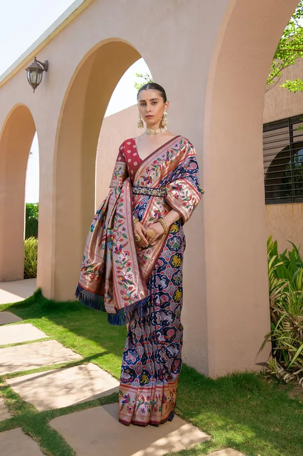Navy_blue_color_paithani_silk_saree_with_zari_weaving_work_(Product_code:-_10012)
