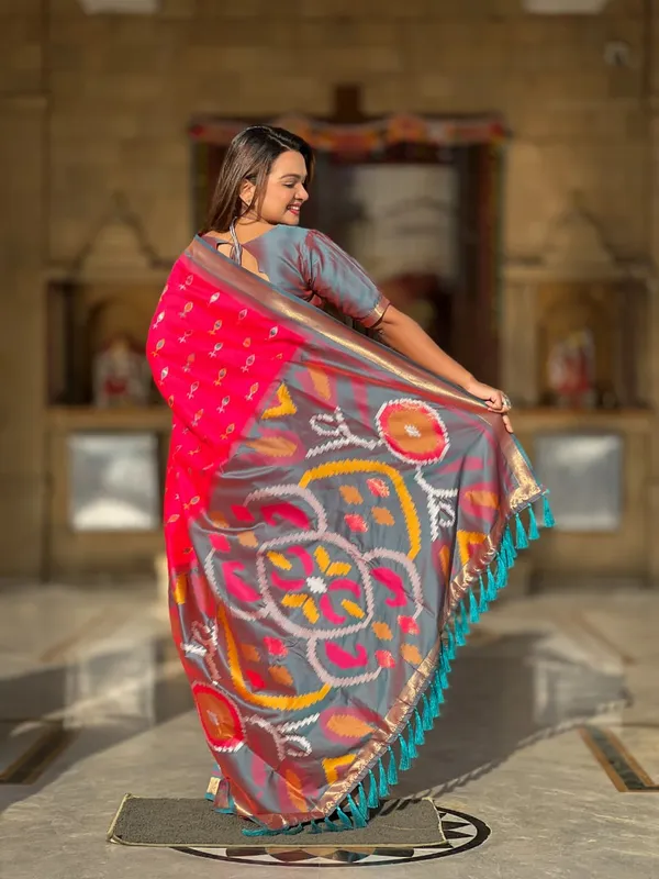 Rad_Color_Soft_Silk_Ikkat_Patola_Weaving_Designer_Saree_(Product_Code:-120010)