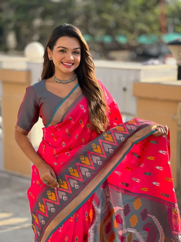 Rad_Color_Soft_Silk_Ikkat_Patola_Weaving_Designer_Saree_(Product_Code:-120010)