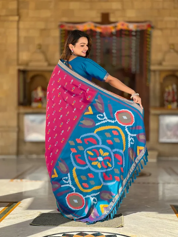 Rani_Pink_Color_Soft_Silk_Ikkat_Patola_Weaving_Designer_Saree_(Product_Code:-120009)