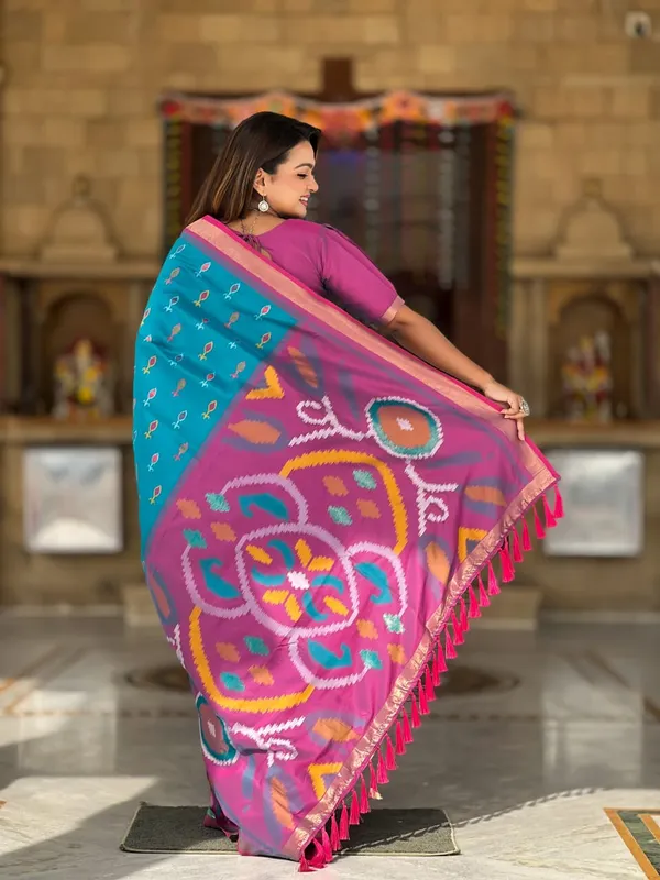 Teal_Blue_Color_Soft_Silk_Ikkat_Patola_Weaving_Designer_Saree_(Product_Code:-120012)