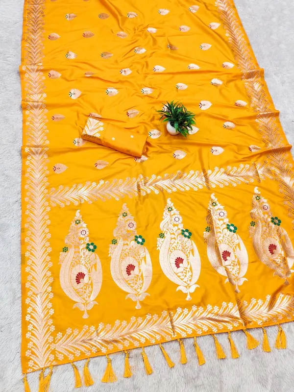 Yellow_Color_Soft_Banarasi_Silk_Gold_Zari_Meenakari_Weaving_Saree_(Product_Code:-_30020)