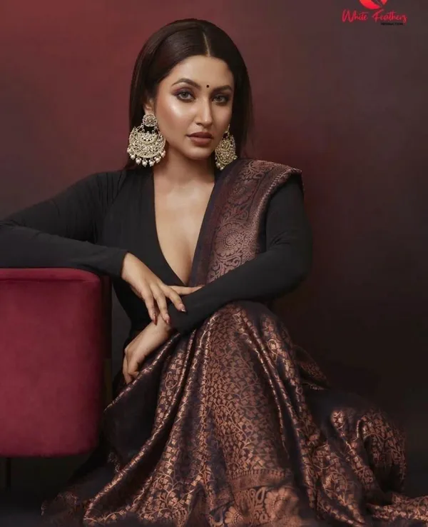 Black_Soft_Lichi_Silk_Saree_For_Women