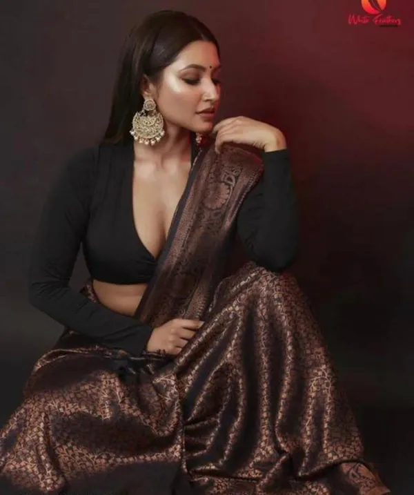 Black_Soft_Lichi_Silk_Saree_For_Women