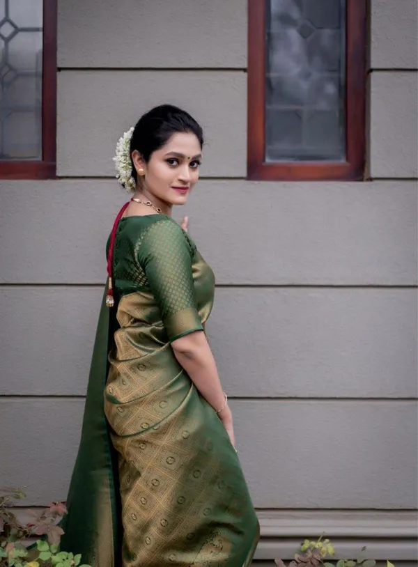 Green_Banarasi_Soft_Lichi_Silk_Saree_For_Women