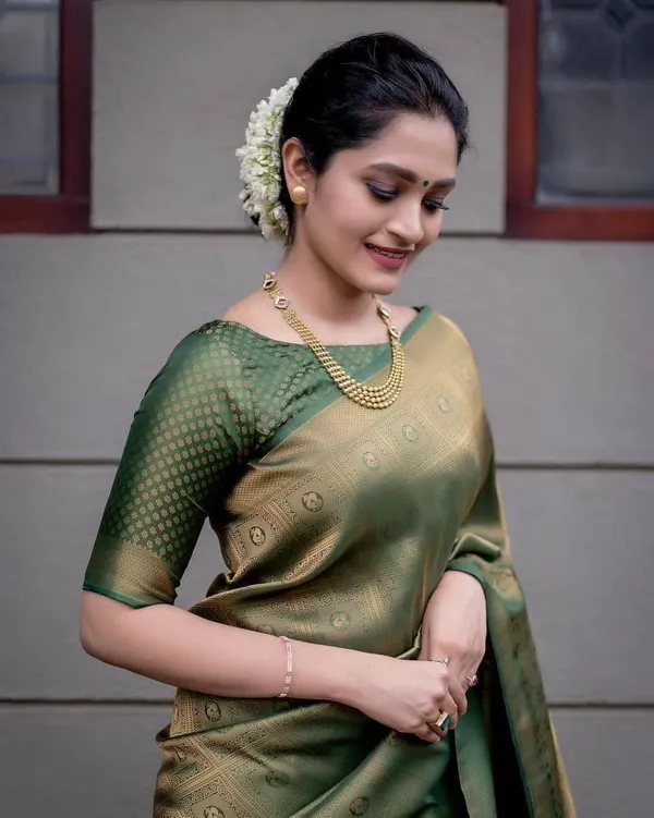 Green_Banarasi_Soft_Lichi_Silk_Saree_For_Women