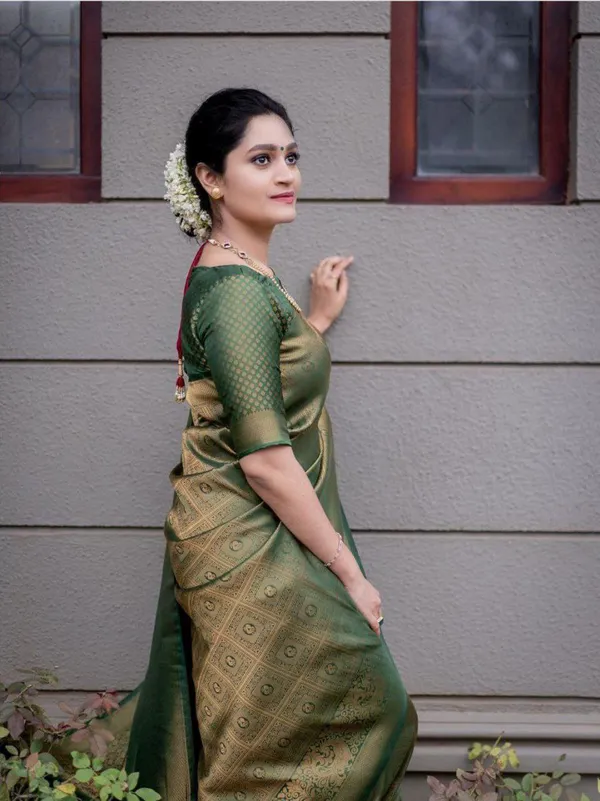 Green_Banarasi_Soft_Lichi_Silk_Saree_For_Women