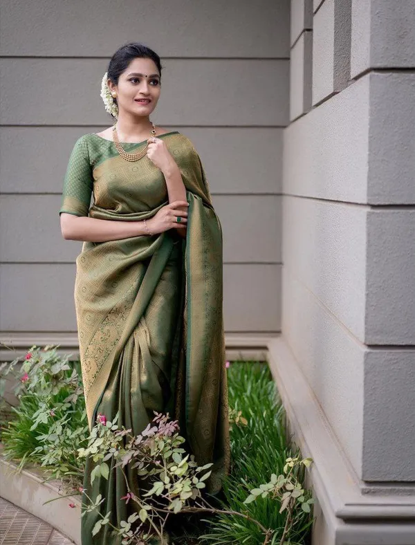 Green_Banarasi_Soft_Lichi_Silk_Saree_For_Women