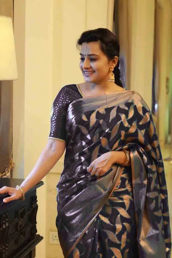 Black_Soft_Lichi_Silk_Saree_For_Women