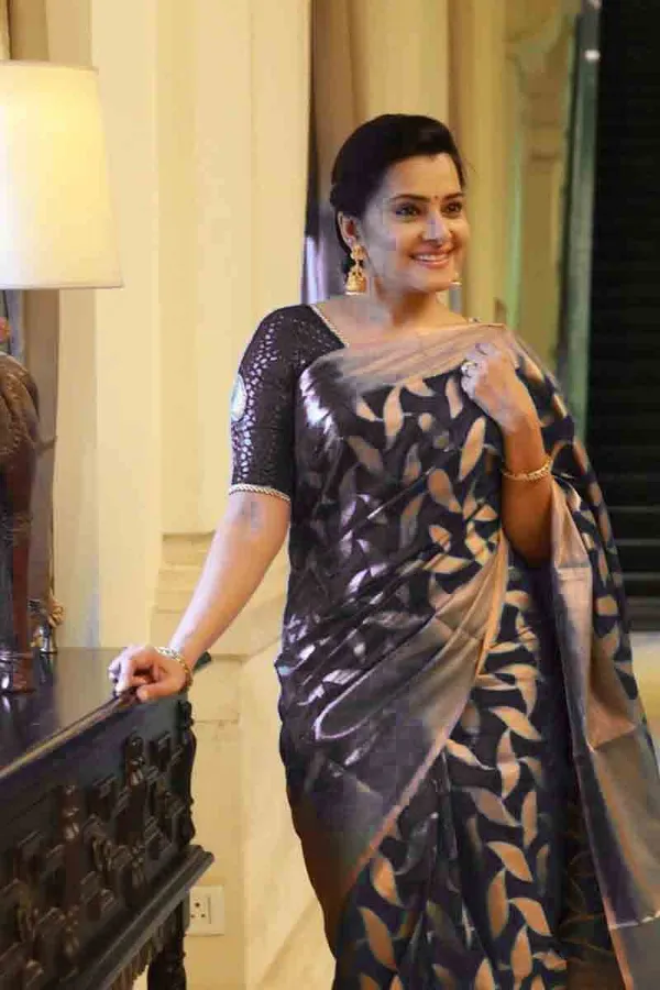 Black_Soft_Lichi_Silk_Saree_For_Women
