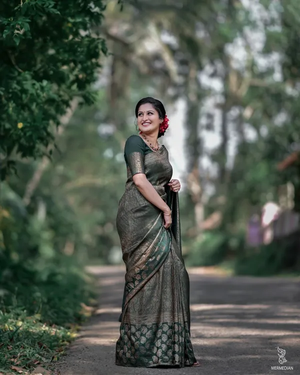 Green_Soft_Lichi_Silk_Saree_For_Women