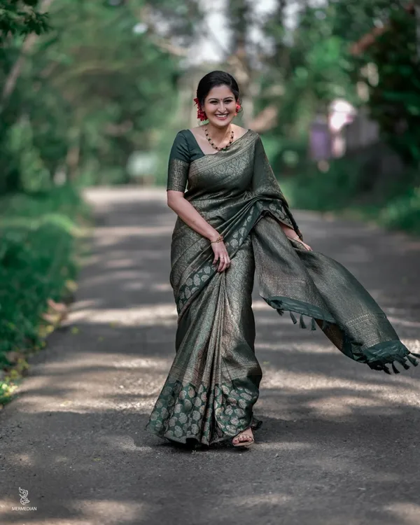 Green_Soft_Lichi_Silk_Saree_For_Women