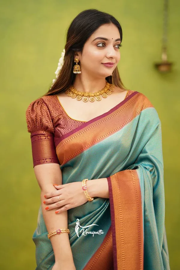 Blue_Soft_Lichi_Silk_Saree_For_Women