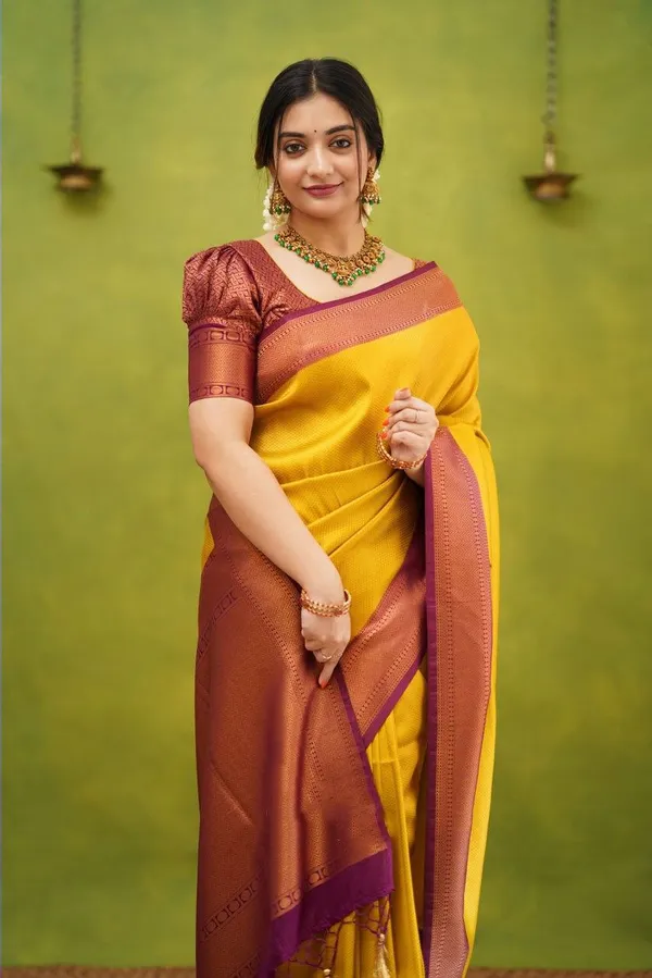 Gold_Soft_Lichi_Silk_Saree_For_Women