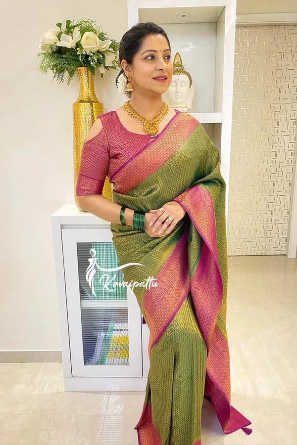 Green_Soft_Lichi_Silk_Saree_For_Women