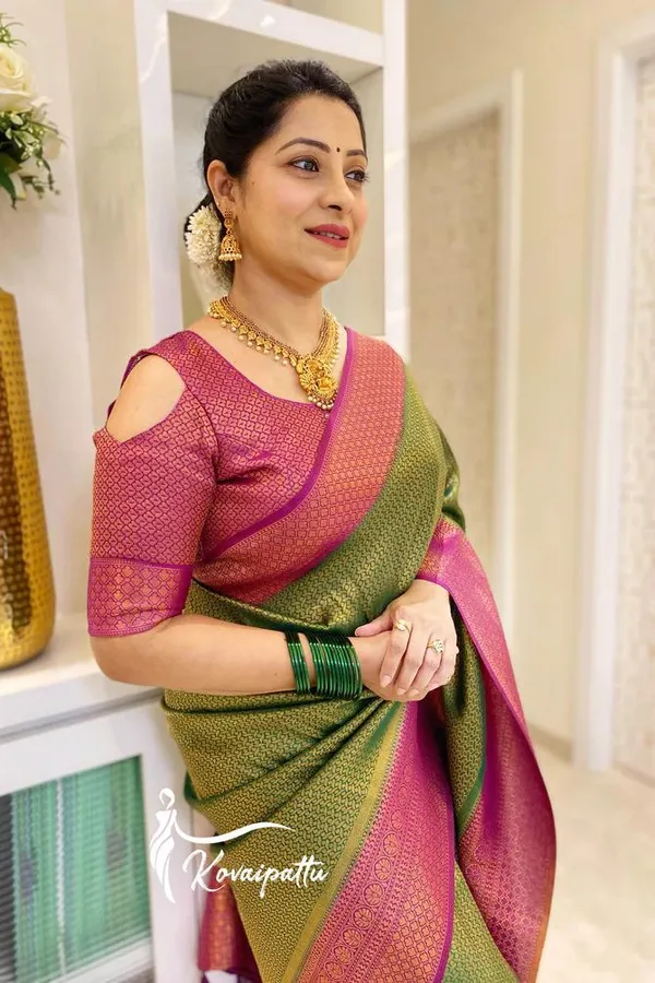 Green_Soft_Lichi_Silk_Saree_For_Women