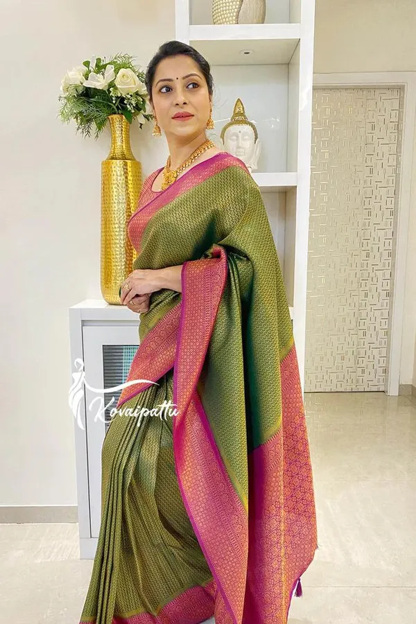 Green_Soft_Lichi_Silk_Saree_For_Women