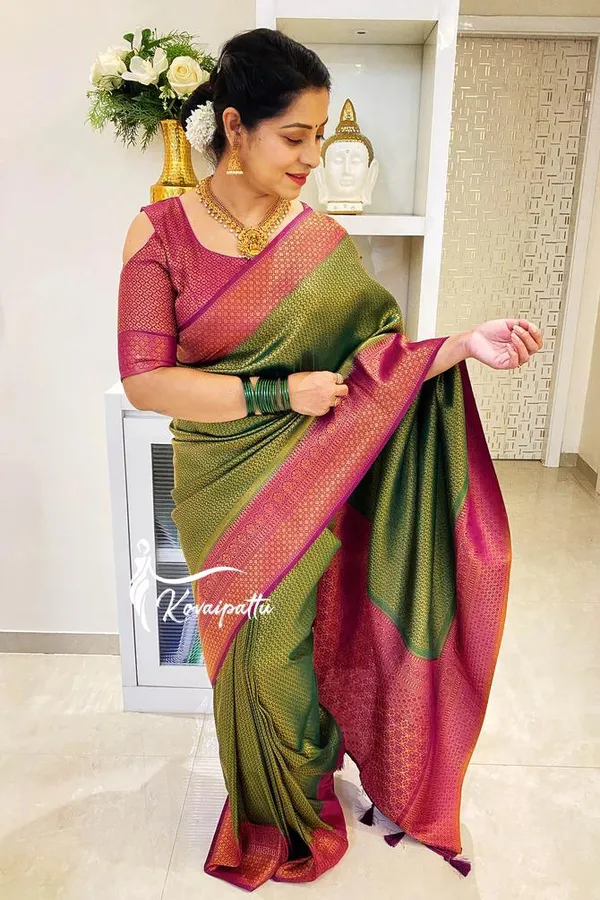 Green_Soft_Lichi_Silk_Saree_For_Women