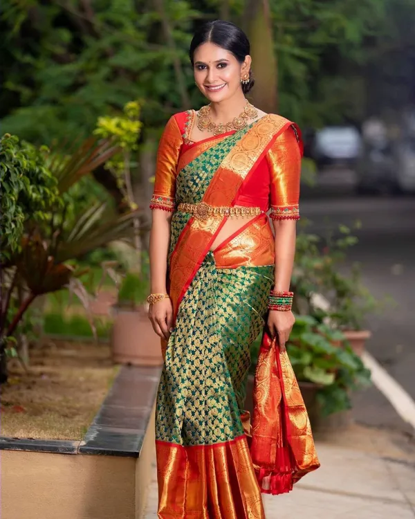 Dark_Green-Red_Banarasi_Soft_Lichi_Silk_Saree_For_Women