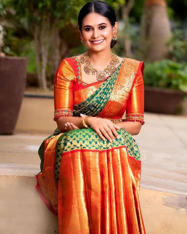 Dark_Green-Red_Banarasi_Soft_Lichi_Silk_Saree_For_Women