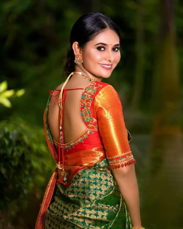 Dark_Green-Red_Banarasi_Soft_Lichi_Silk_Saree_For_Women