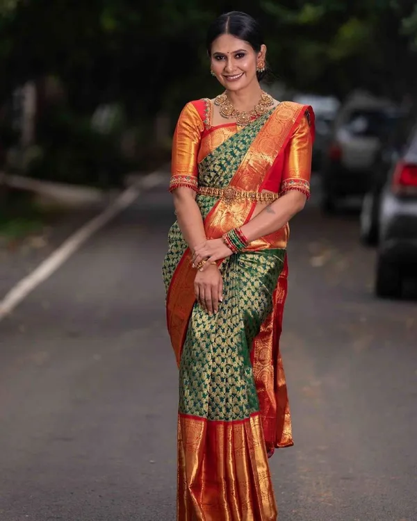 Dark_Green-Red_Banarasi_Soft_Lichi_Silk_Saree_For_Women