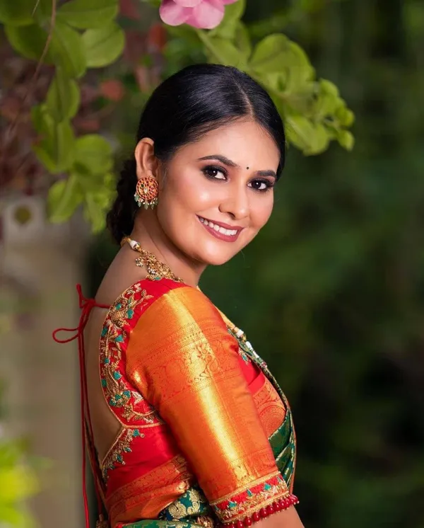 Dark_Green-Red_Banarasi_Soft_Lichi_Silk_Saree_For_Women