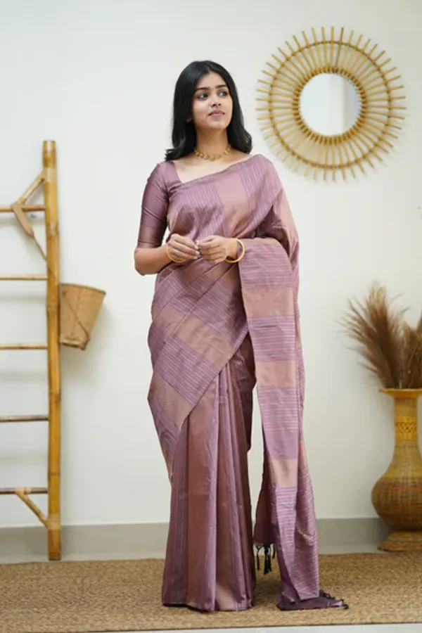 Light_Pink_Soft_Lichi_Silk_Saree_For_Women