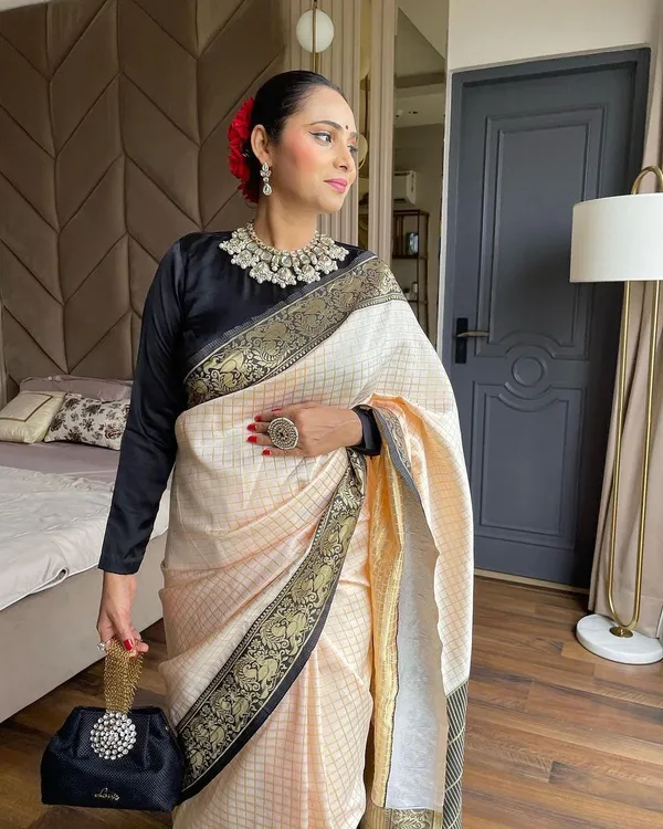 White-Black_Soft_Lichi_Silk_Saree_For_Women