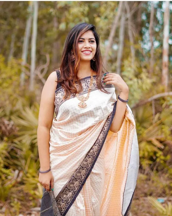 White-Black_Soft_Lichi_Silk_Saree_For_Women