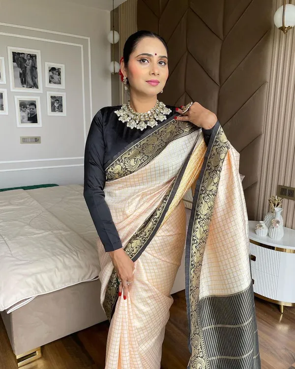 White-Black_Soft_Lichi_Silk_Saree_For_Women