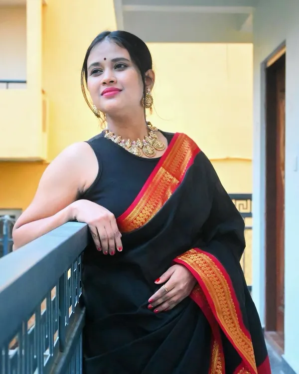 Black_Soft_Lichi_Silk_Saree_For_Women