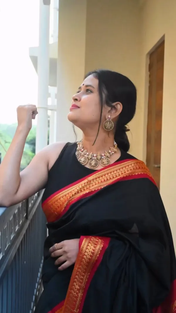 Black_Soft_Lichi_Silk_Saree_For_Women