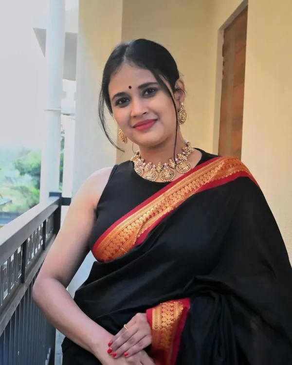 Black_Soft_Lichi_Silk_Saree_For_Women