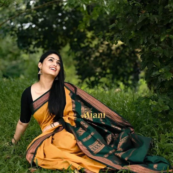 Golden_Soft_Lichi_Silk_Saree_For_Women